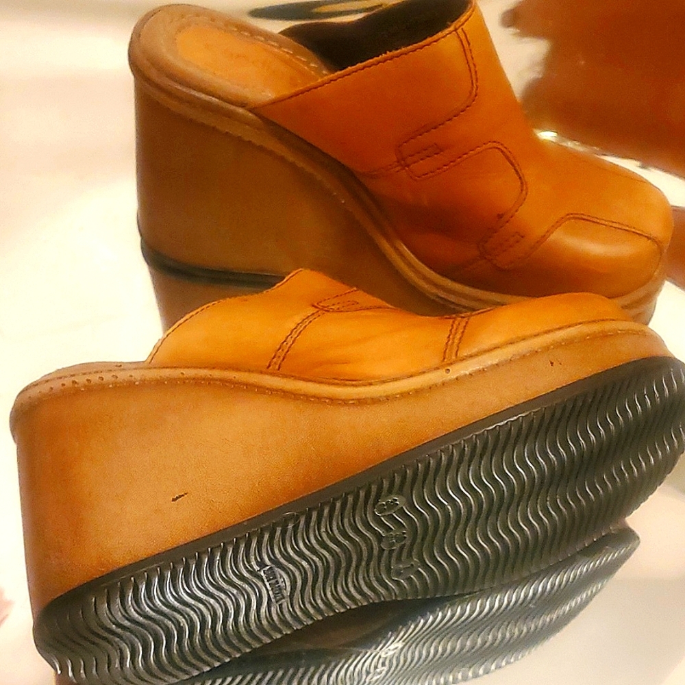 Candies wedge platform closed toe mules - size 7